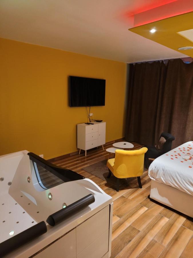 Spa Celyna Appartement Avec Jacuzzi Privatif Lyon Kültér fotó