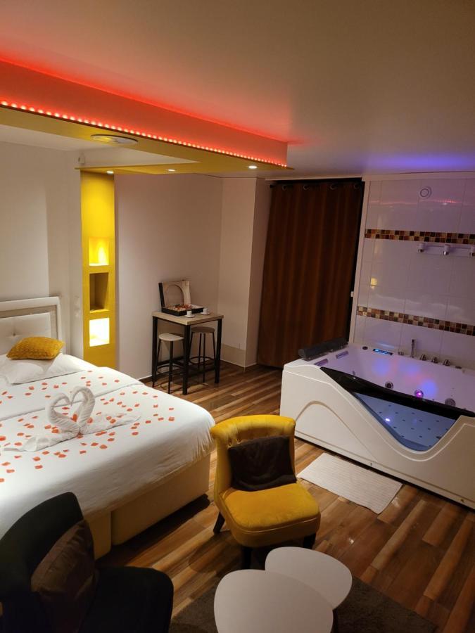 Spa Celyna Appartement Avec Jacuzzi Privatif Lyon Kültér fotó